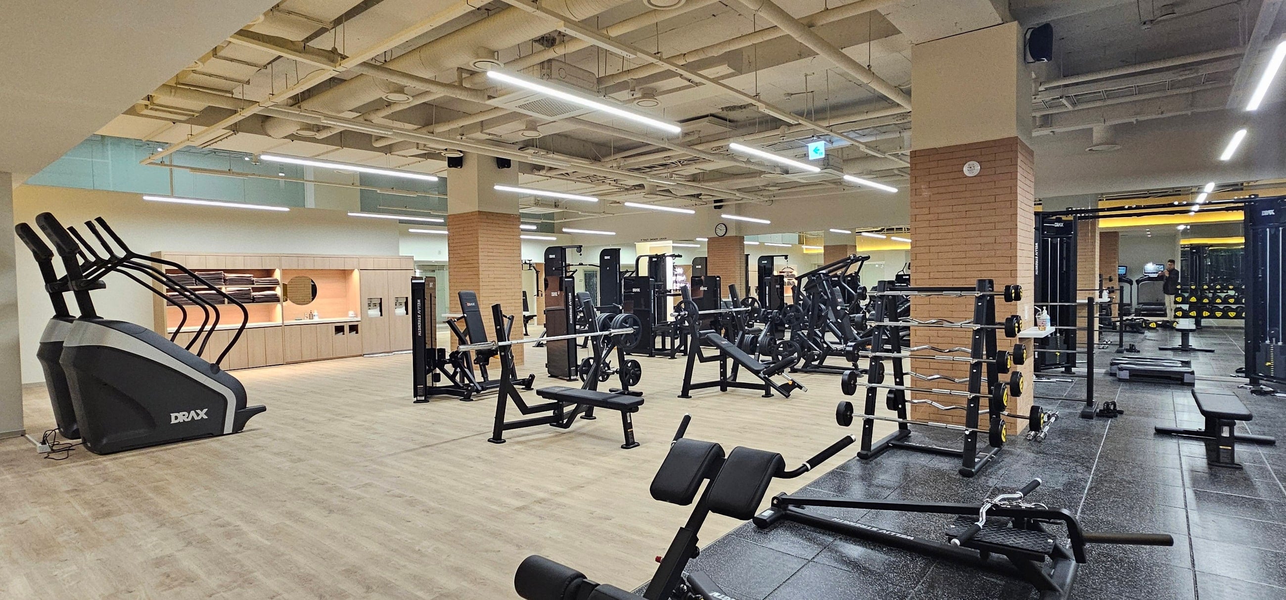 스타스파앤휘트니스 피트니스 웨이트 머신 구역